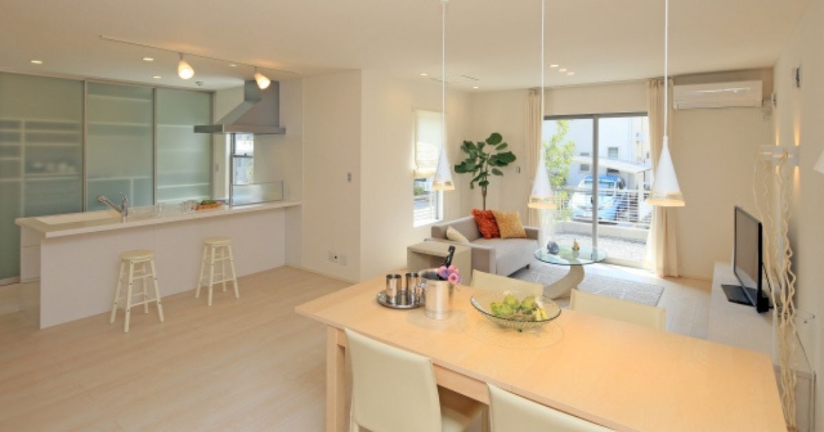 店舗・オフィスの内装工事。空間のレイアウト変更やデザイン刷新により、ブランド価値を高め、働きやすい環境や集客力の高い店舗を実現。